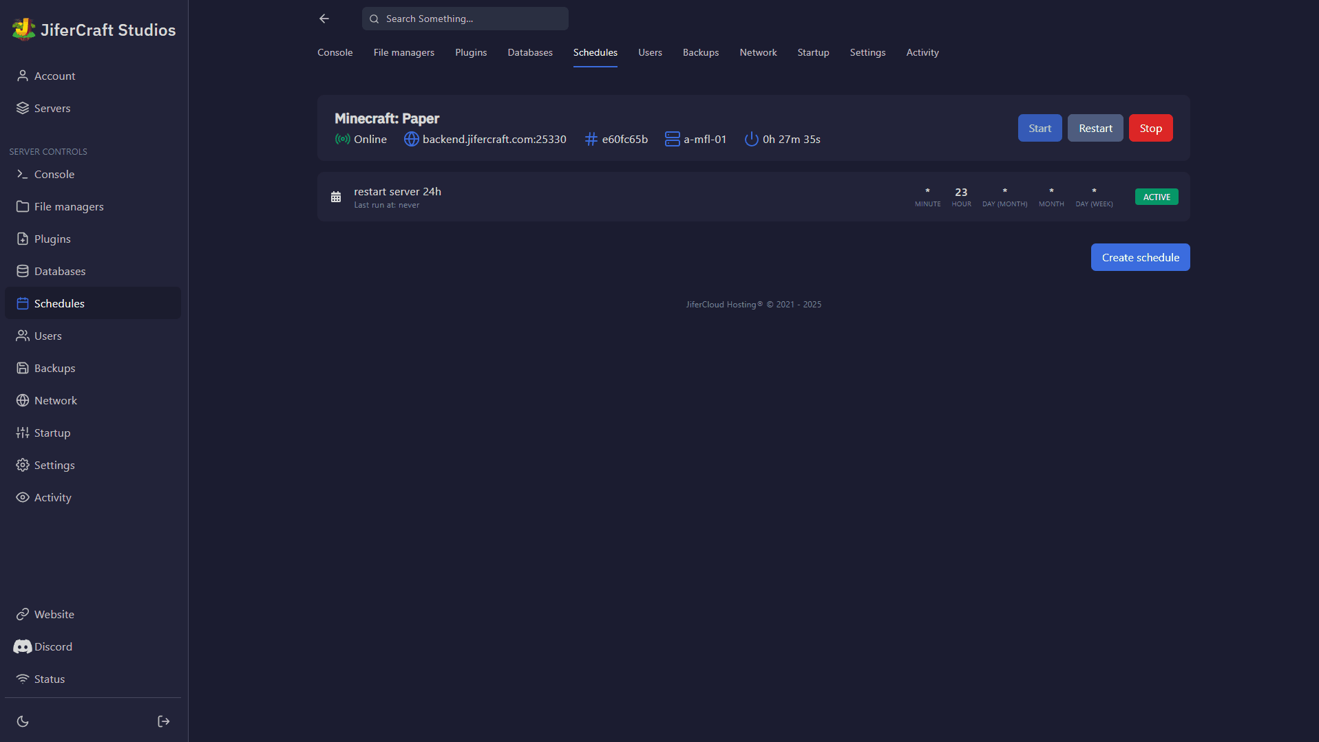 Panel de control Pterodactyl - Programar horarios (modo oscuro)